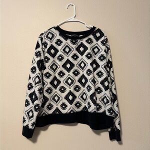5/$55 !! 🔥 Eddie Bauer Black and White Patterned Sweater